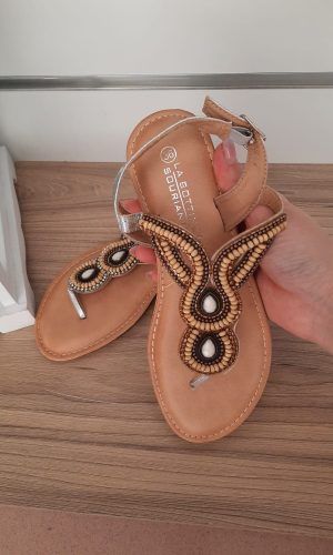 Sandalia de dedo con piedras plateada.Comprar sandalia Gabalda