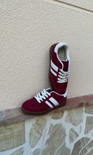 Zapatillas granate con rayas beige.Comprar zapatillas.Gabalda17